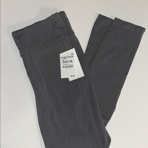 Nordstrom Gray Leggings super soft, kids XL NWT
💖💝😍15% off bundles